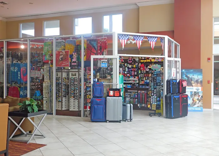 Ramada By Wyndham Kissimmee Gateway - Free Theme Park Shuttle